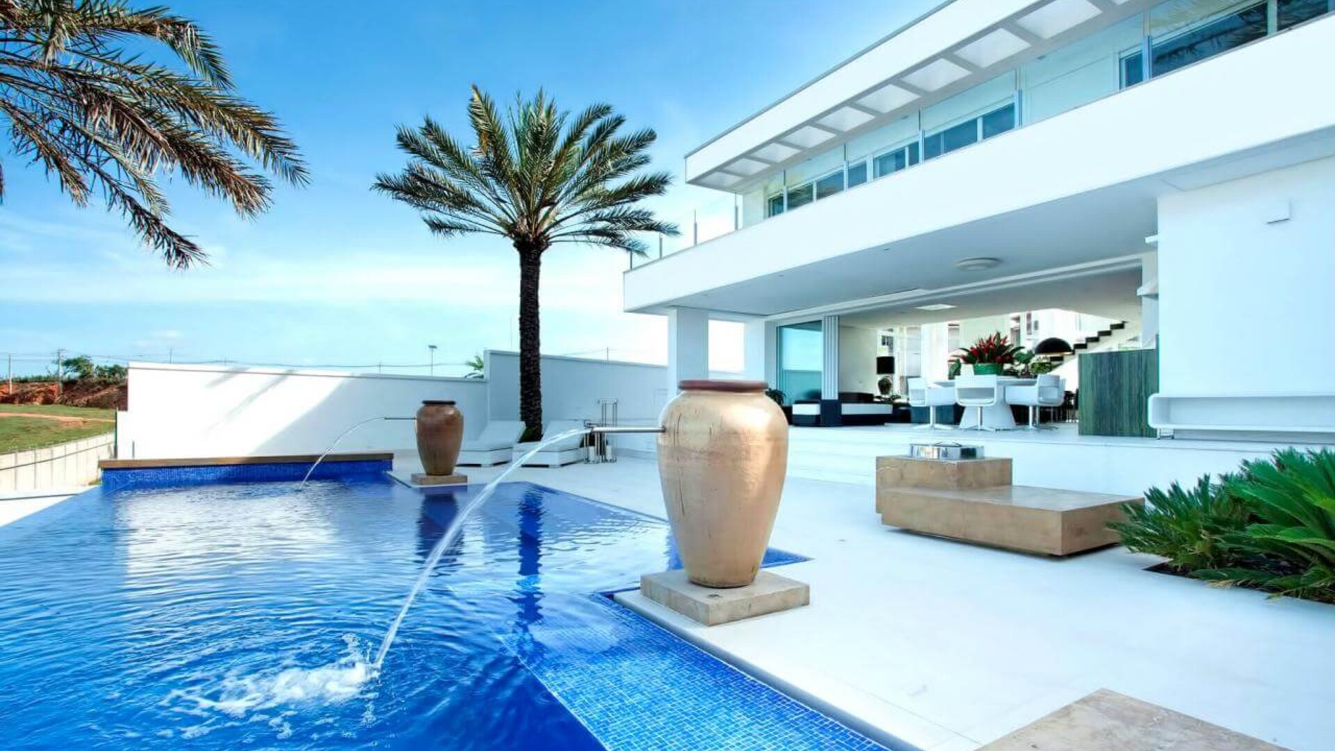 Gạch mosaic là một trong những loại gạch ốp bể bơi cao cấp được ưa chuộng nhất hiện nay (nguồn: internet) gạch ốp bể bơi - gạch mosaic