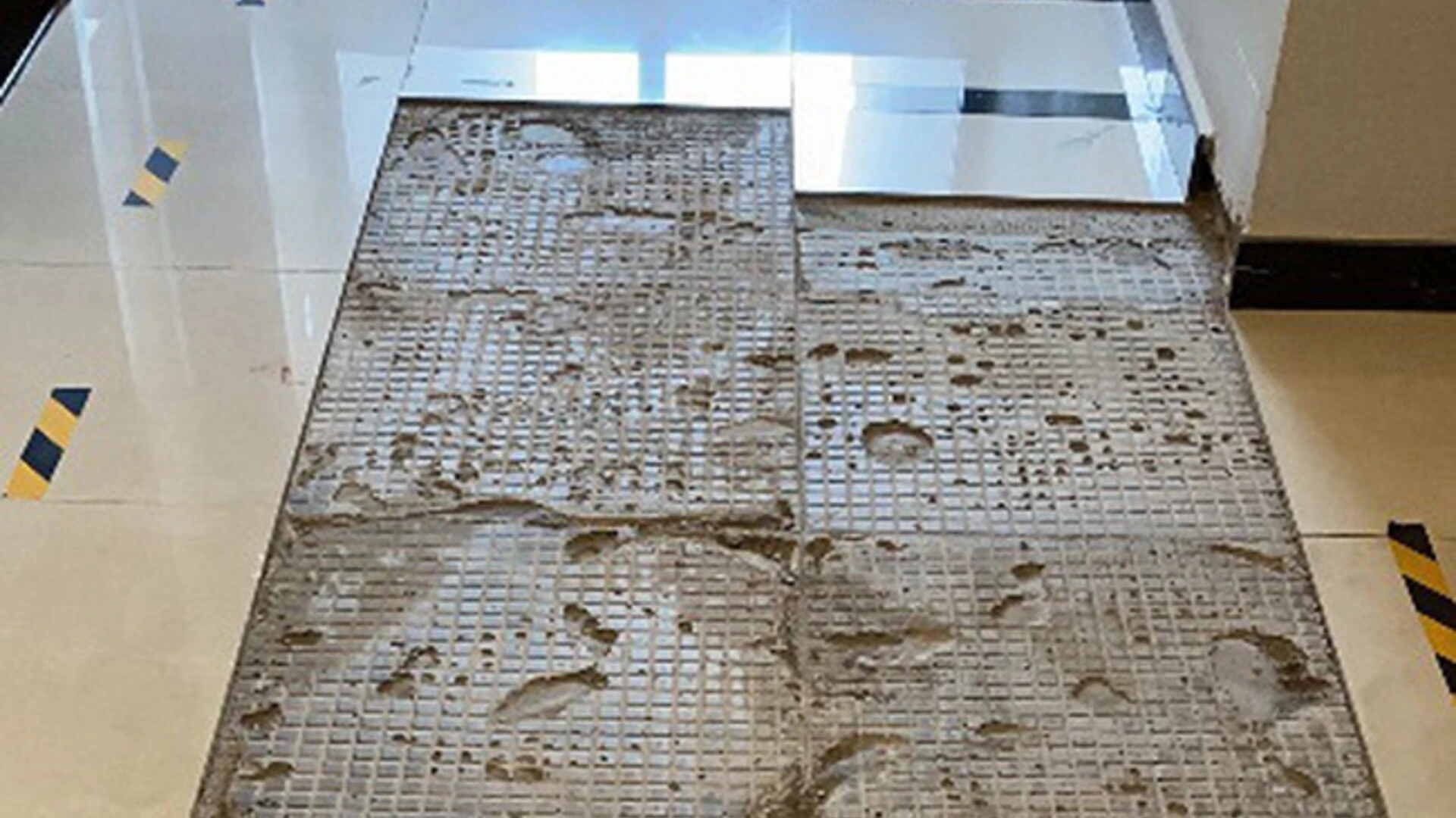 Keo dán gạch bám dính vượt trội gấp 4 lần