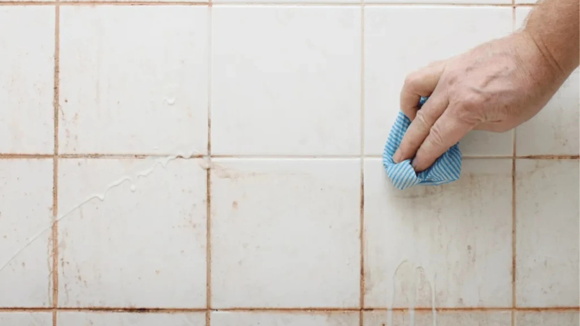 Cách tẩy gạch bị ố vàng hiệu quả tại nhà