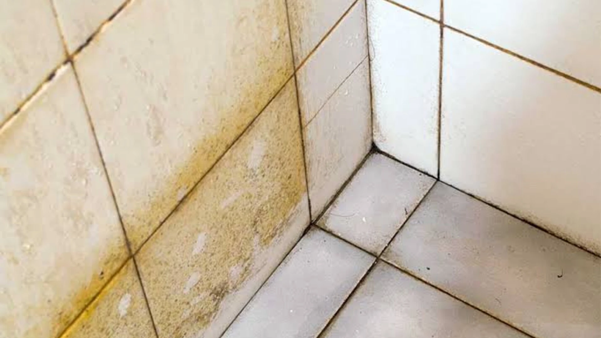 Cách xử lý gạch ốp tường bị ố vàng