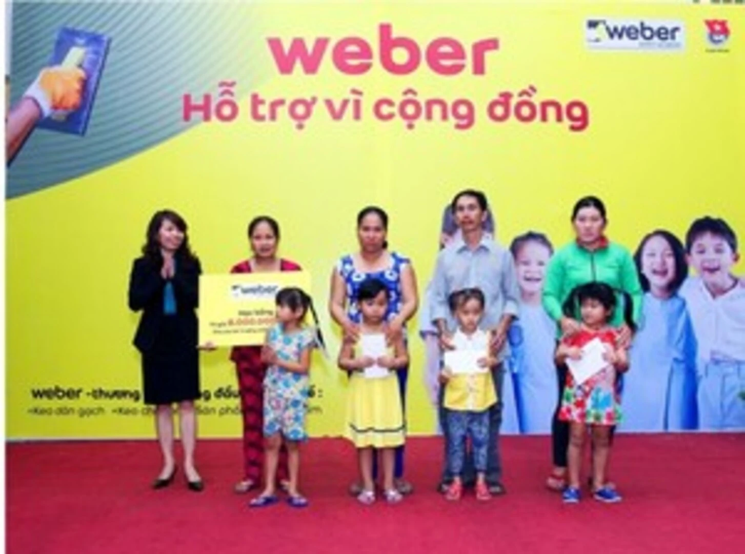 Weber hỗ trợ vì cộng đồng
