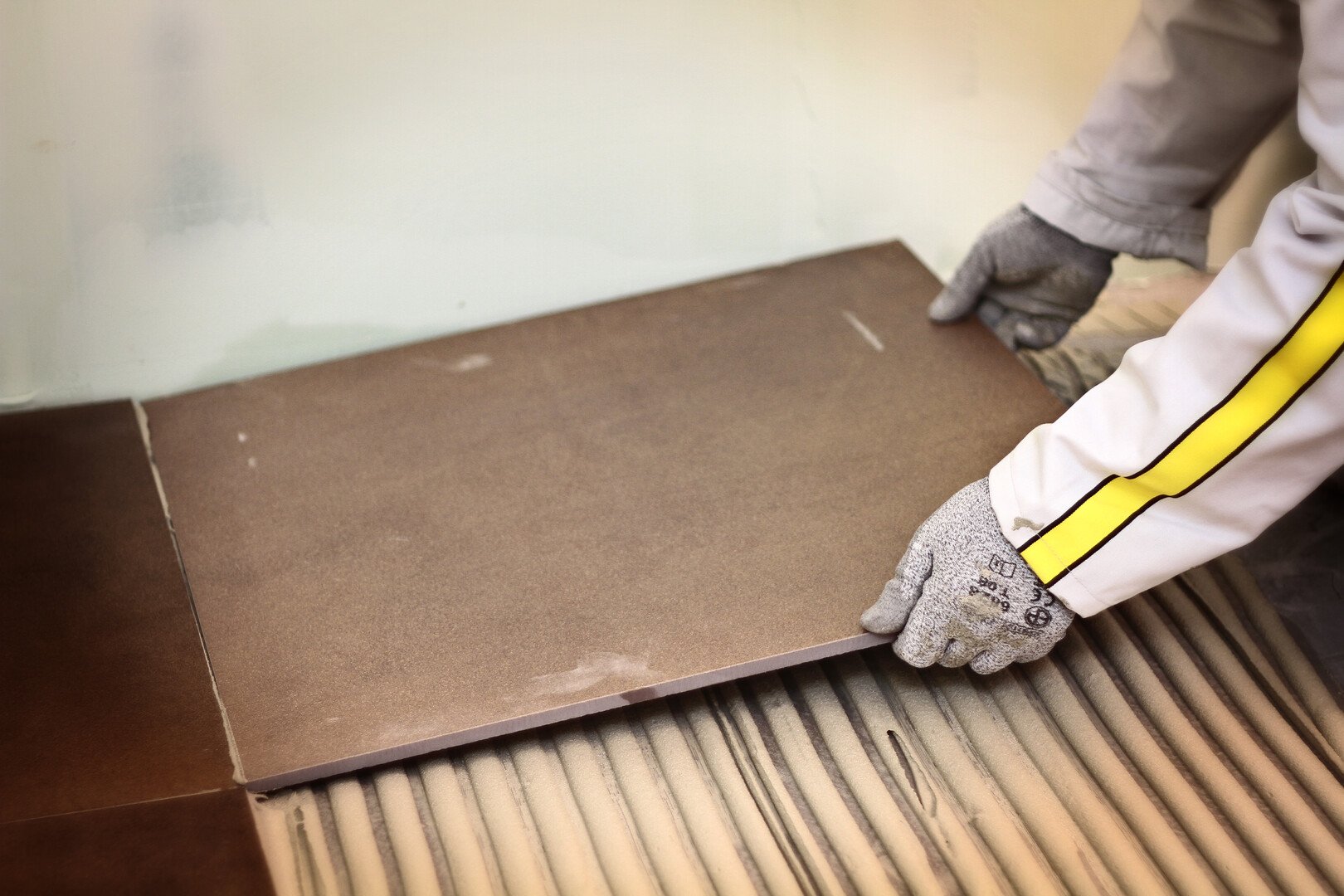  Quy trình dùng keo dán gạch