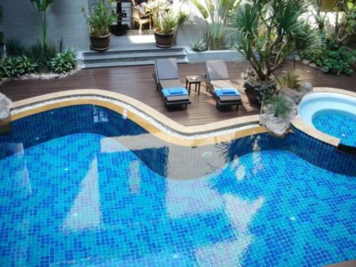 gạch mosaic hồ bơi 