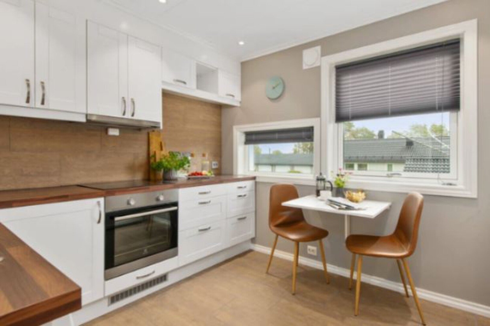 gạch ốp tường bếp - porcelain vân gỗ