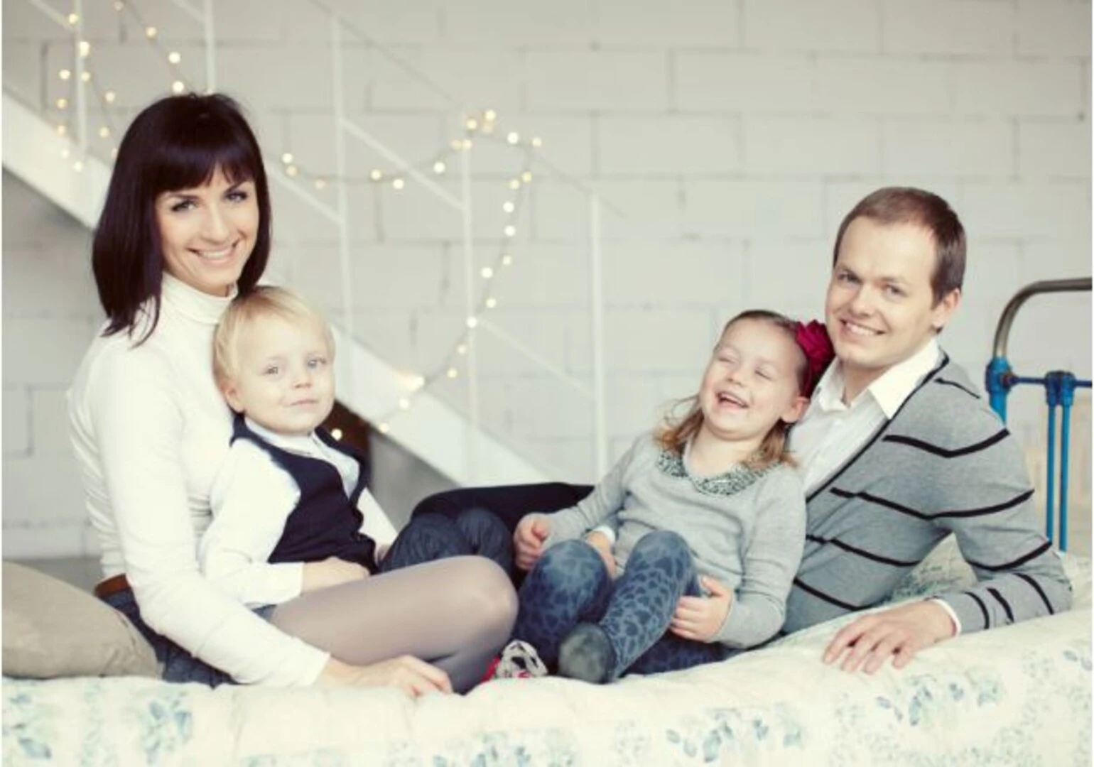 gạch ốp tường phòng ngủ - gia đình