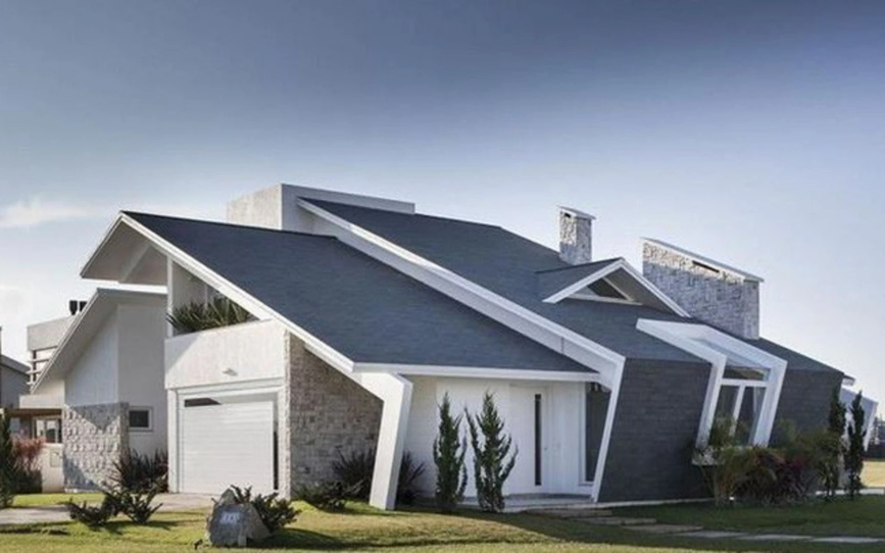 Gạch ốp mặt tiền nhà mái thái 