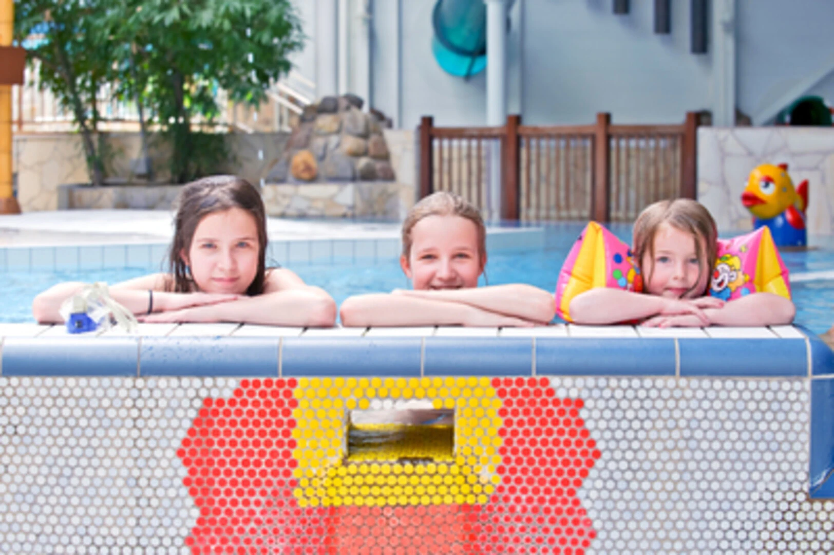 gạch ốp bể bơi - we care