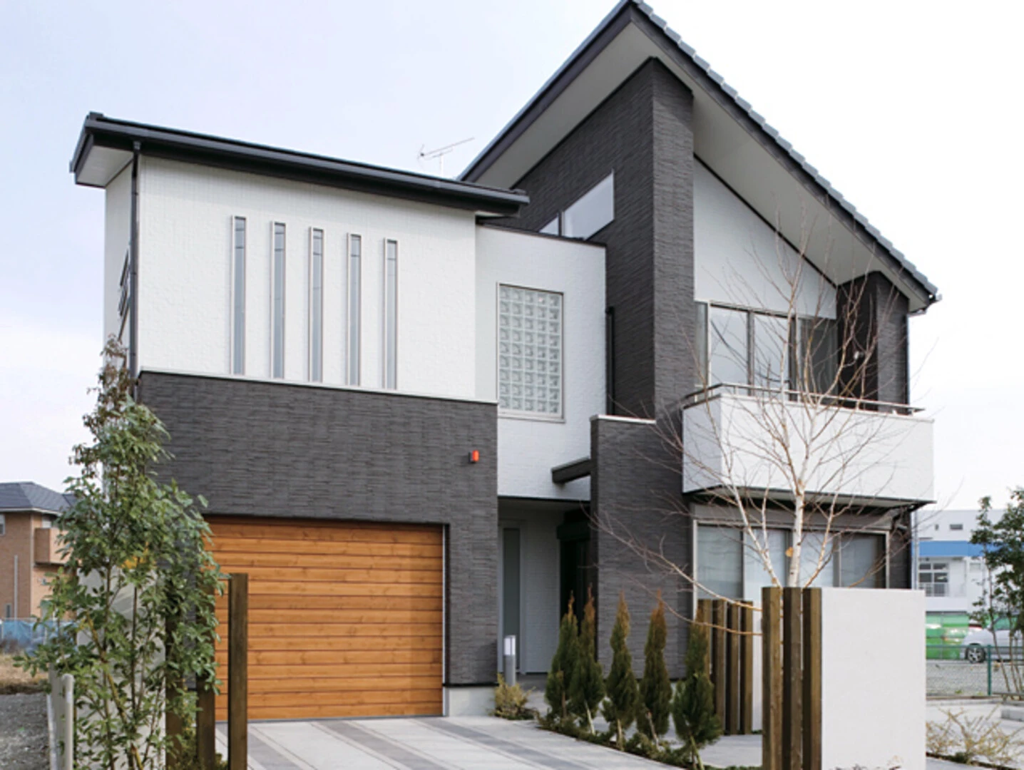 Gạch ốp mặt tiền chịu ảnh hưởng của sự thay đổi thời tiết