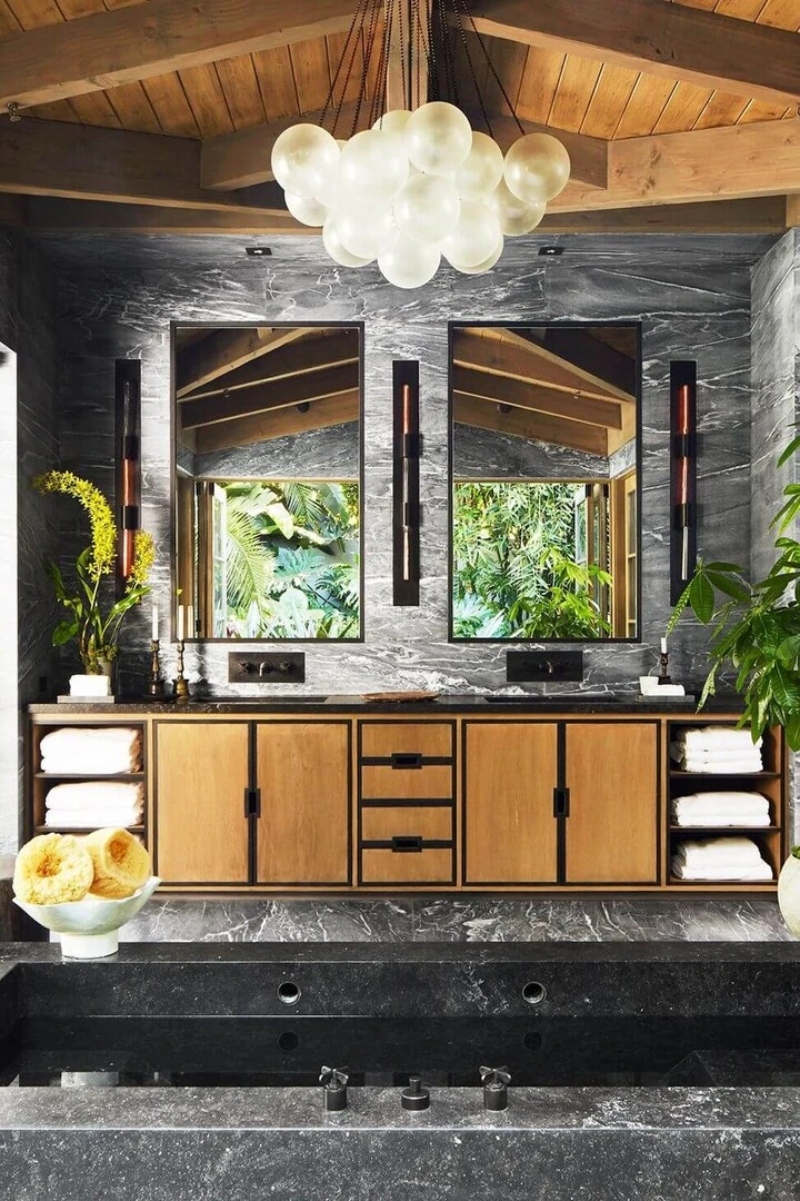 Gạch ốp nhà vệ sinh màu xám hòa cùng thiên nhiên