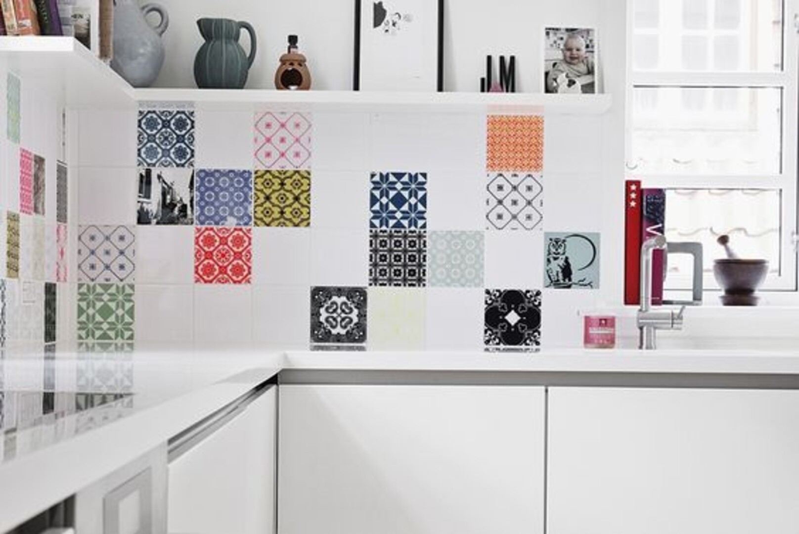 gạch ốp tường bếp - gạch bông phối màu