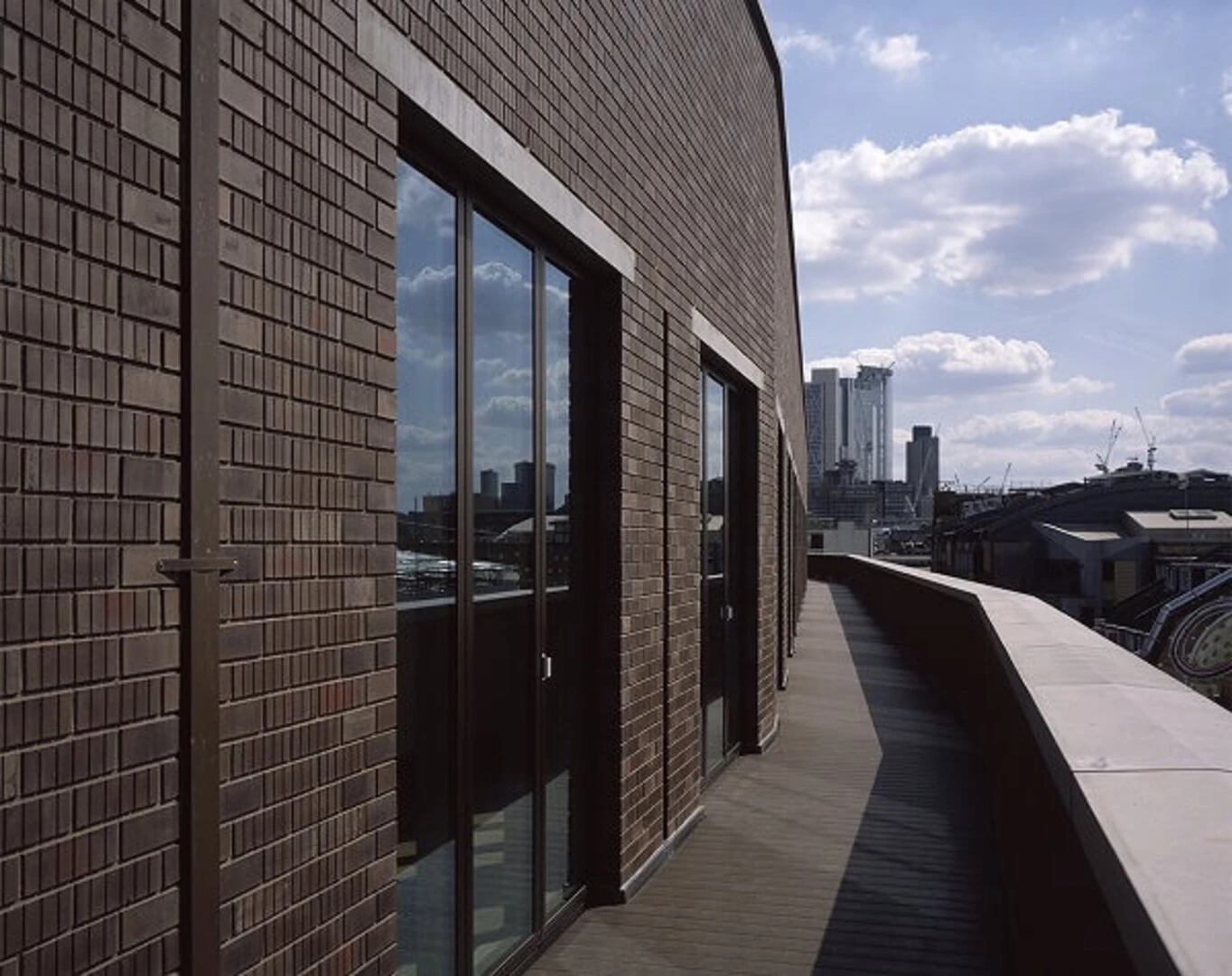 Gạch thẻ ốp tường màu cà phê