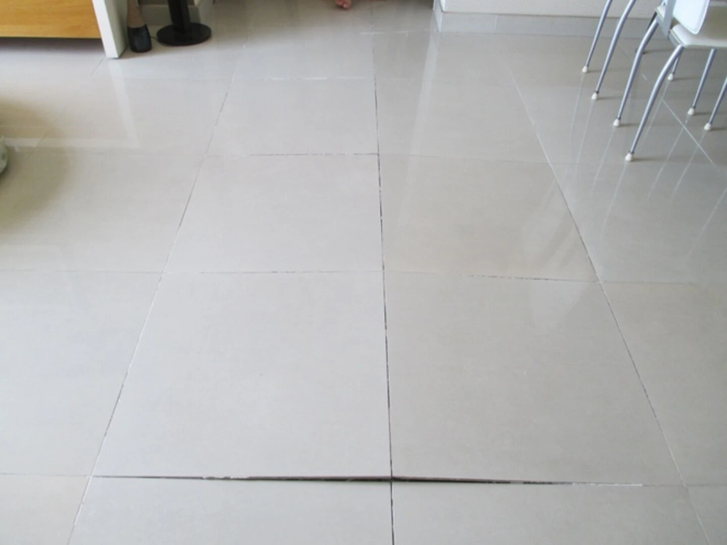 nền gạch bị bong tróc nền gạch bị bong tróc
