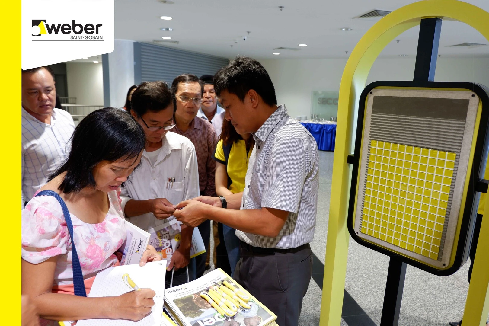 Keo dán gạch Weber - giải pháp ốp lát hiện đại tại TPHCM