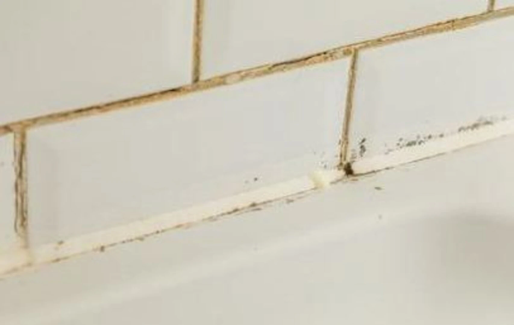 Sử dụng keo chà ron sẽ không xảy ra tình trạng ron tường nhà bong tróc nứt gãy