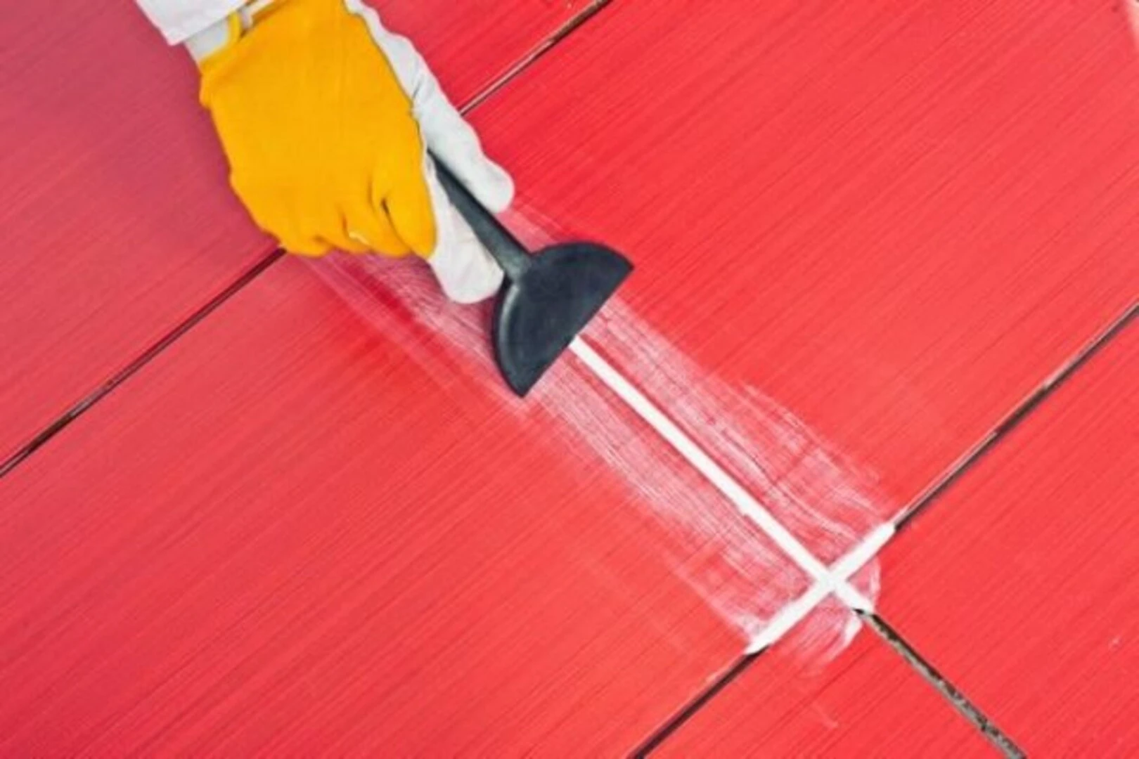 Cách lát gạch nền nhà với thao tác chà ron gạch