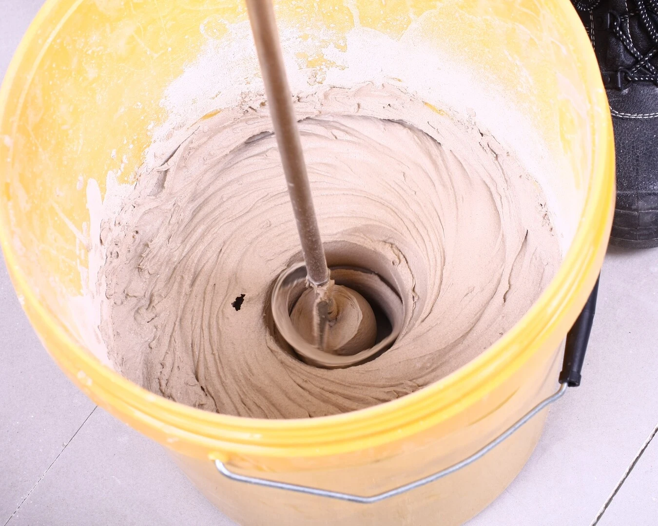 Cách trộn keo dán gạch