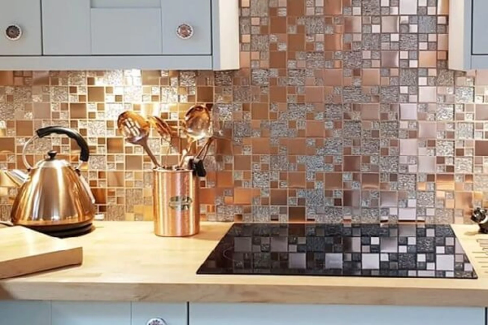 đá mosaic ốp tường bếp