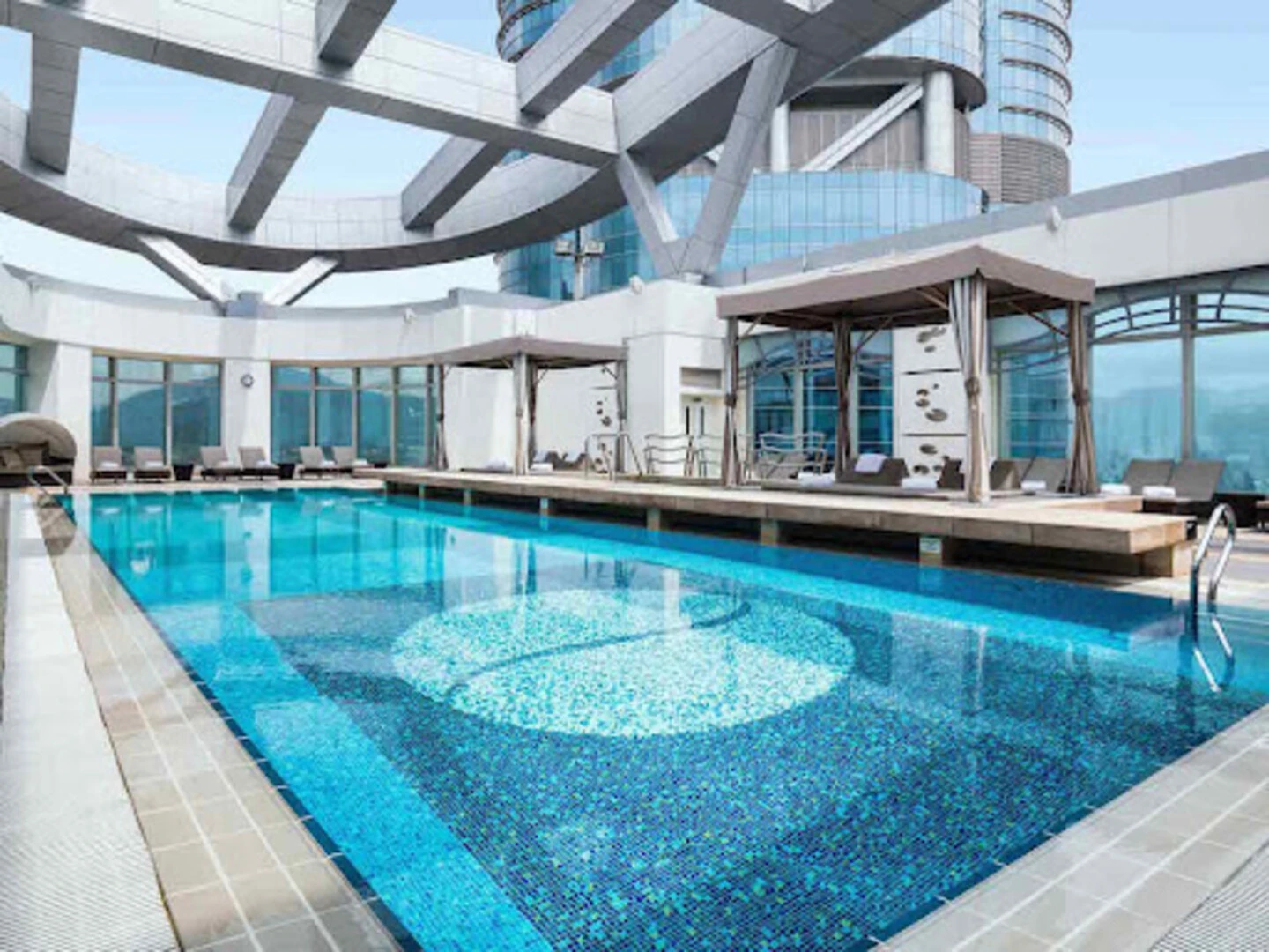 đá mosaic ốp lát bể bơi