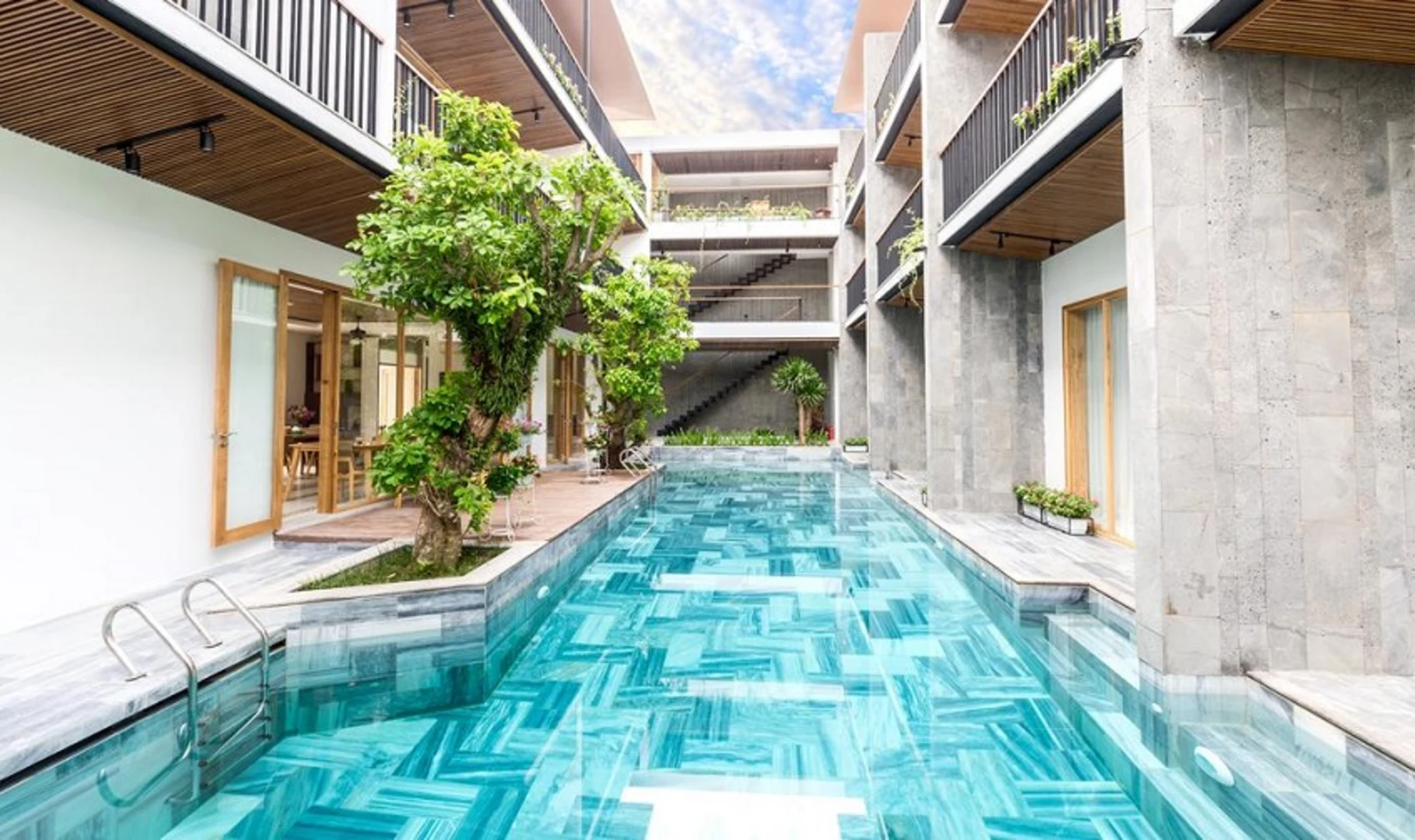 đá ốp lát hồ bơi