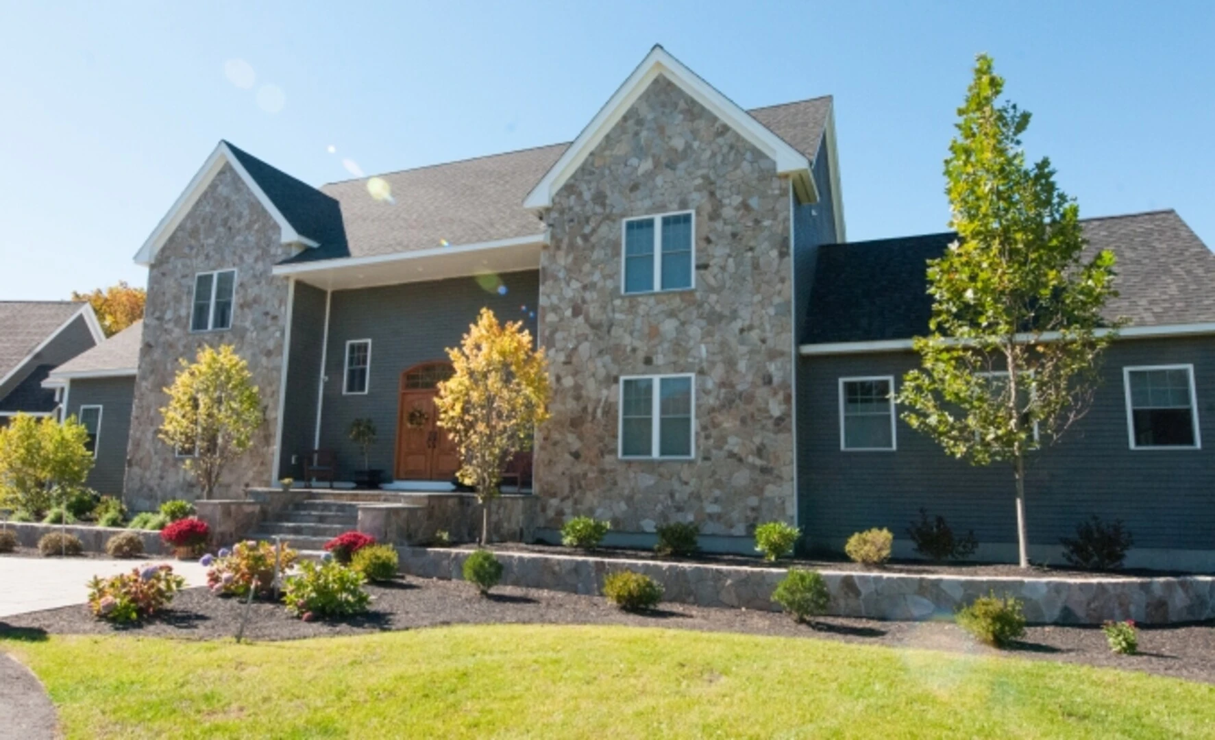 Mẫu gạch giả đá cổ kính ốp mặt tiền 