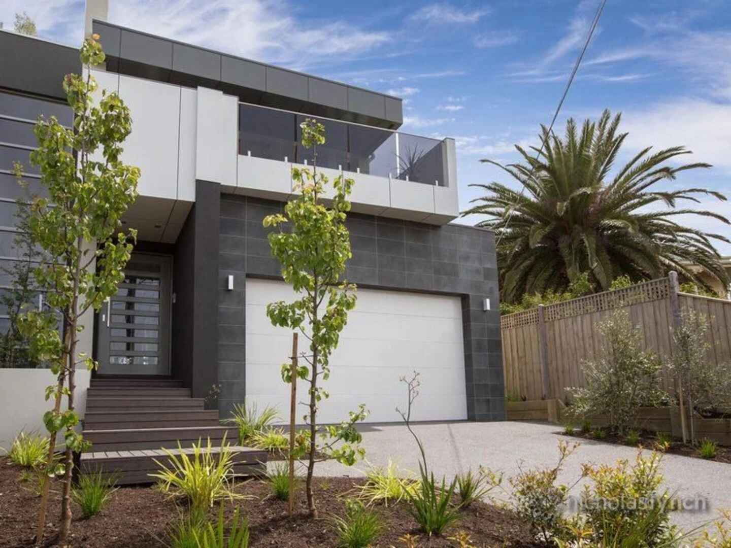 Tại sao nên chọn gạch giả đá ốp mặt tiền nhà?