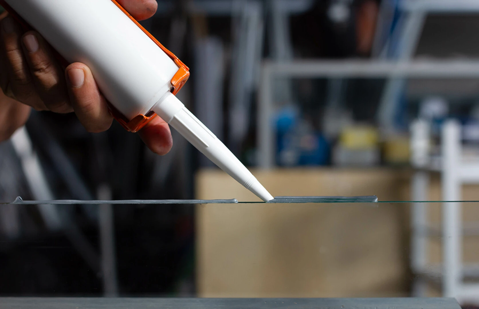 keo chống thấm dán cửa kính