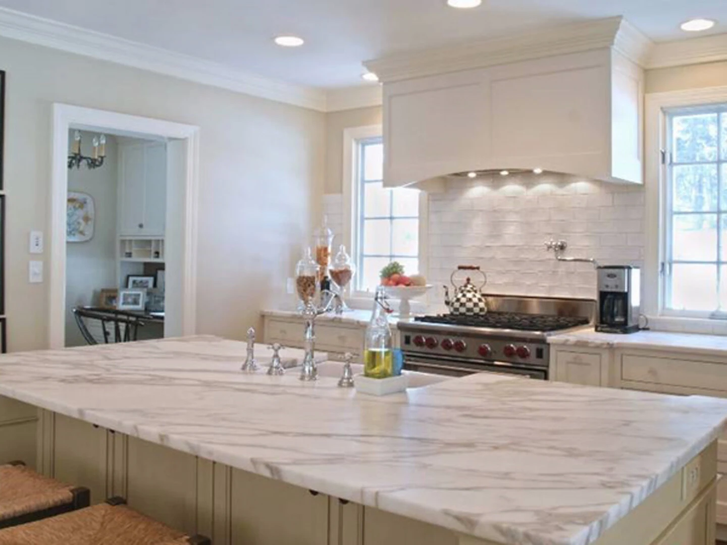 keo dán đá hoa cương (Nguồn: chongthamgiare.com) keo dán đá hoa cương