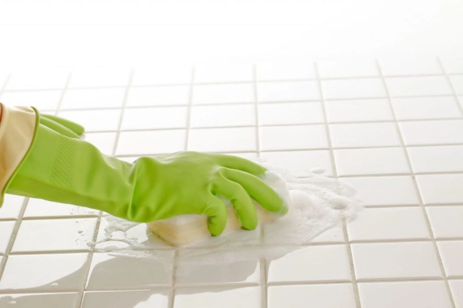 vệ sinh bề mặt sau thi công lát gạch (Nguồn: moitruongdeal.vn)