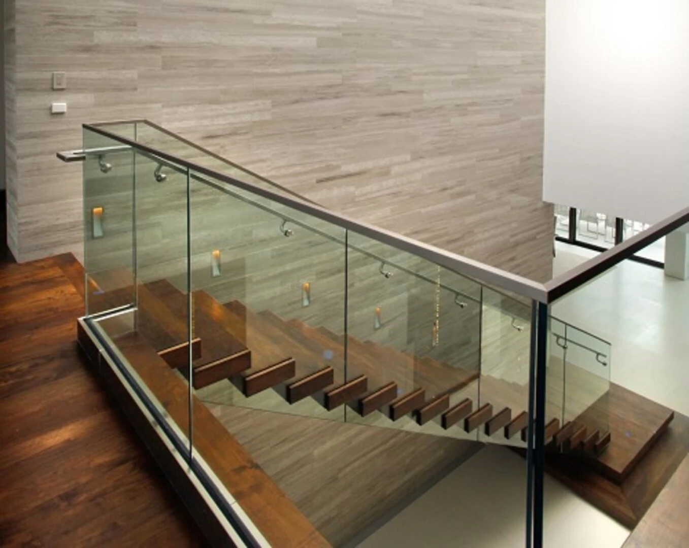 gạch ốp tường cao cấp ốp vạch tường