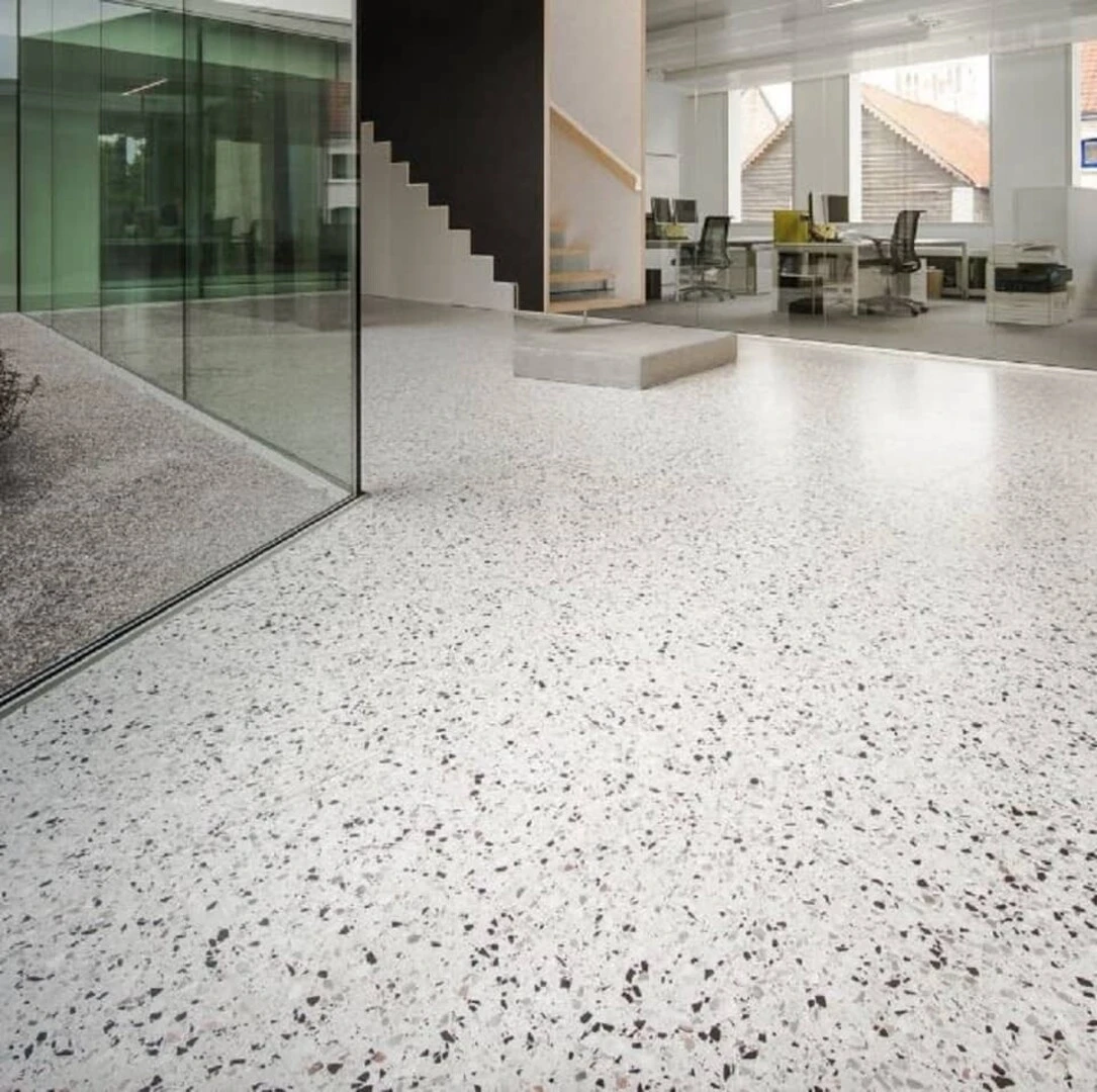 Gạch terrazzo bóng đúc nguyên khối, bền đẹp và ít hút nước