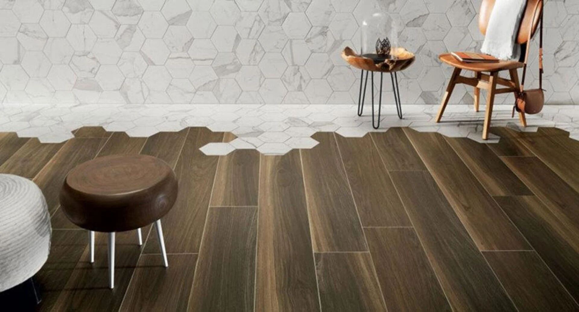 Gạch giả gỗ màu đen phối vàng