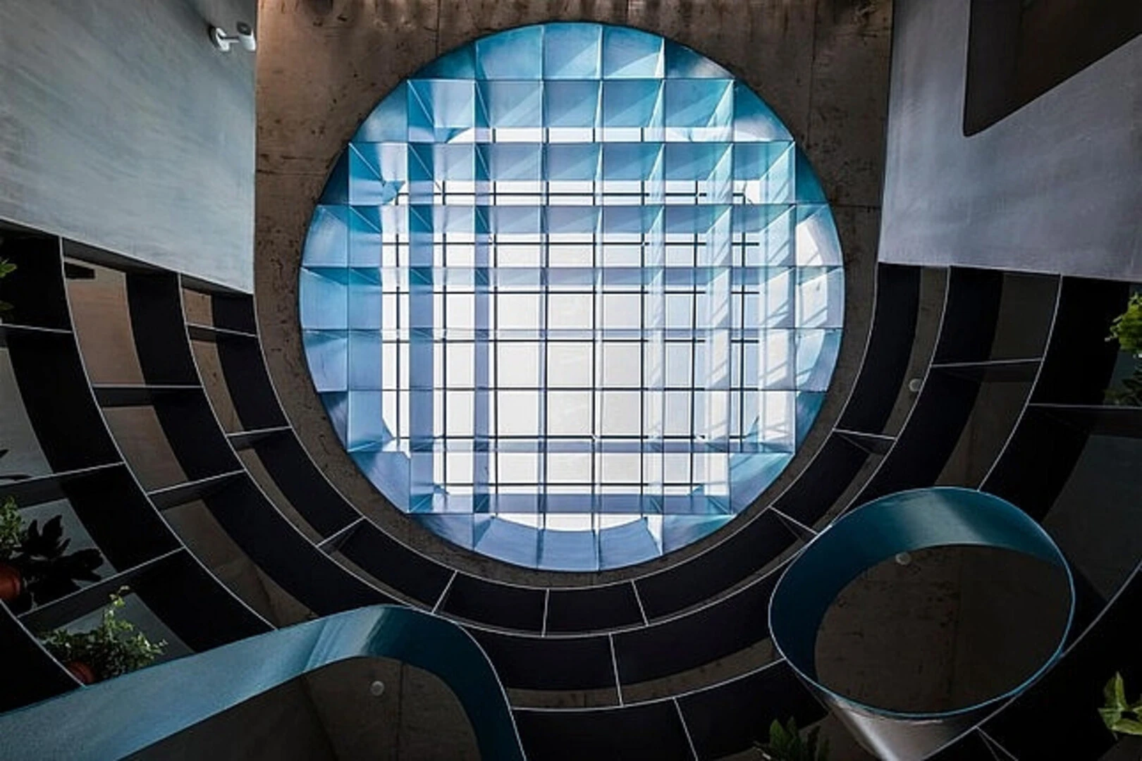 gạch kính lấy sáng giếng trời