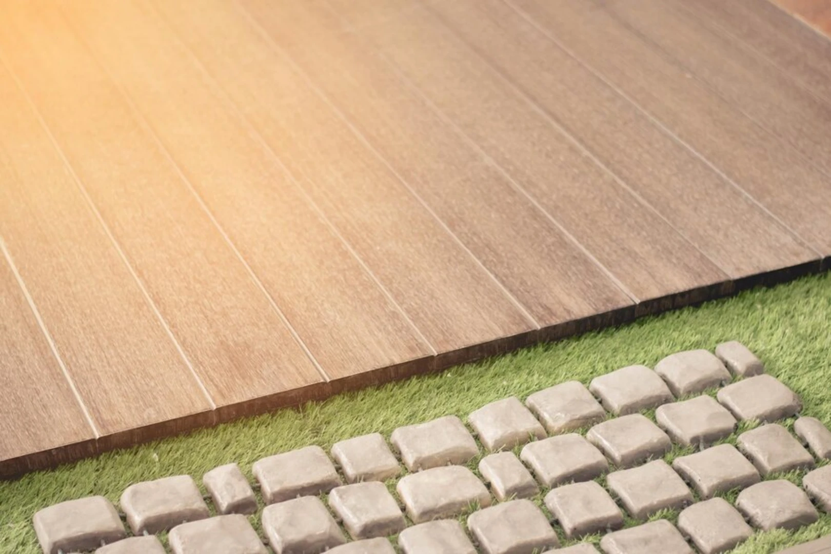 Gạch giả gỗ dễ bảo trì hơn gỗ tự nhiên