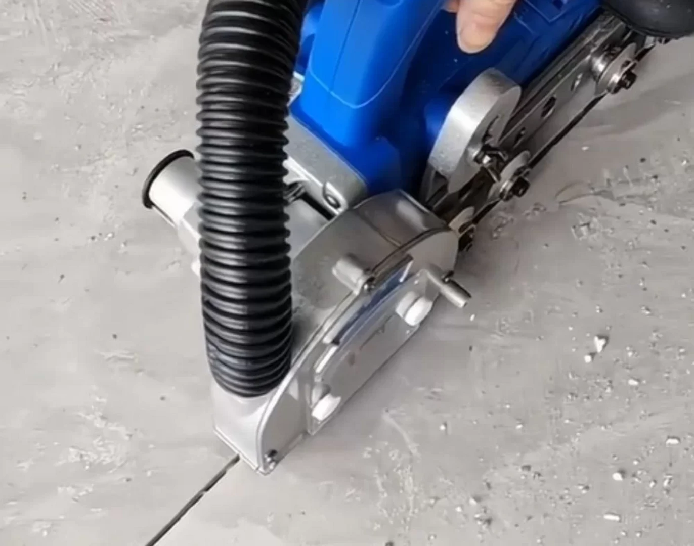 Cách cạo ron gạch cũ bằng máy cắt ron nhanh, đẹp mắt