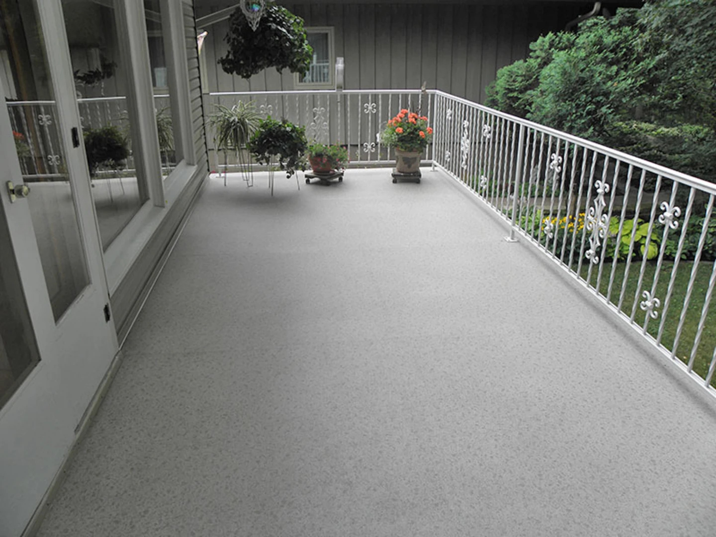 Yếu tố quan trọng khi cải tạo ban công là chống thấm sàn để tránh bị thấm nước xuống trần nhà dưới