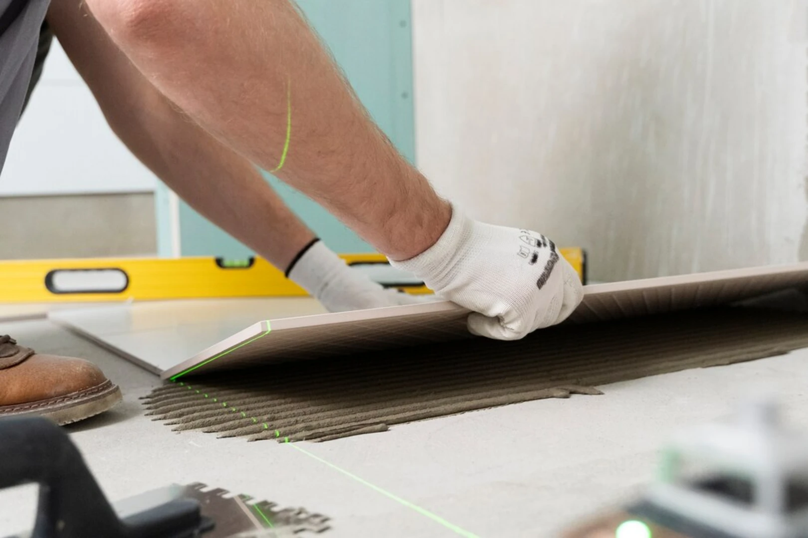 Chọn loại gạch phù hợp để đảm bảo tính thẩm mỹ và độ bền cho sàn nhà