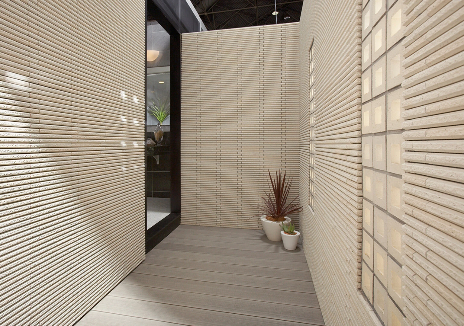 Gạch Inax ốp mặt tiền