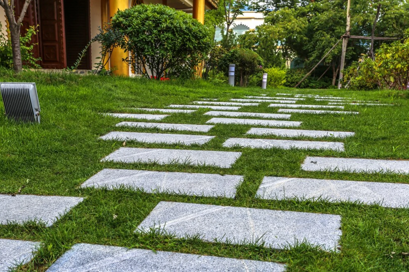 Đặc điểm của gạch lát sân  Đặc điểm của gạch lát sân