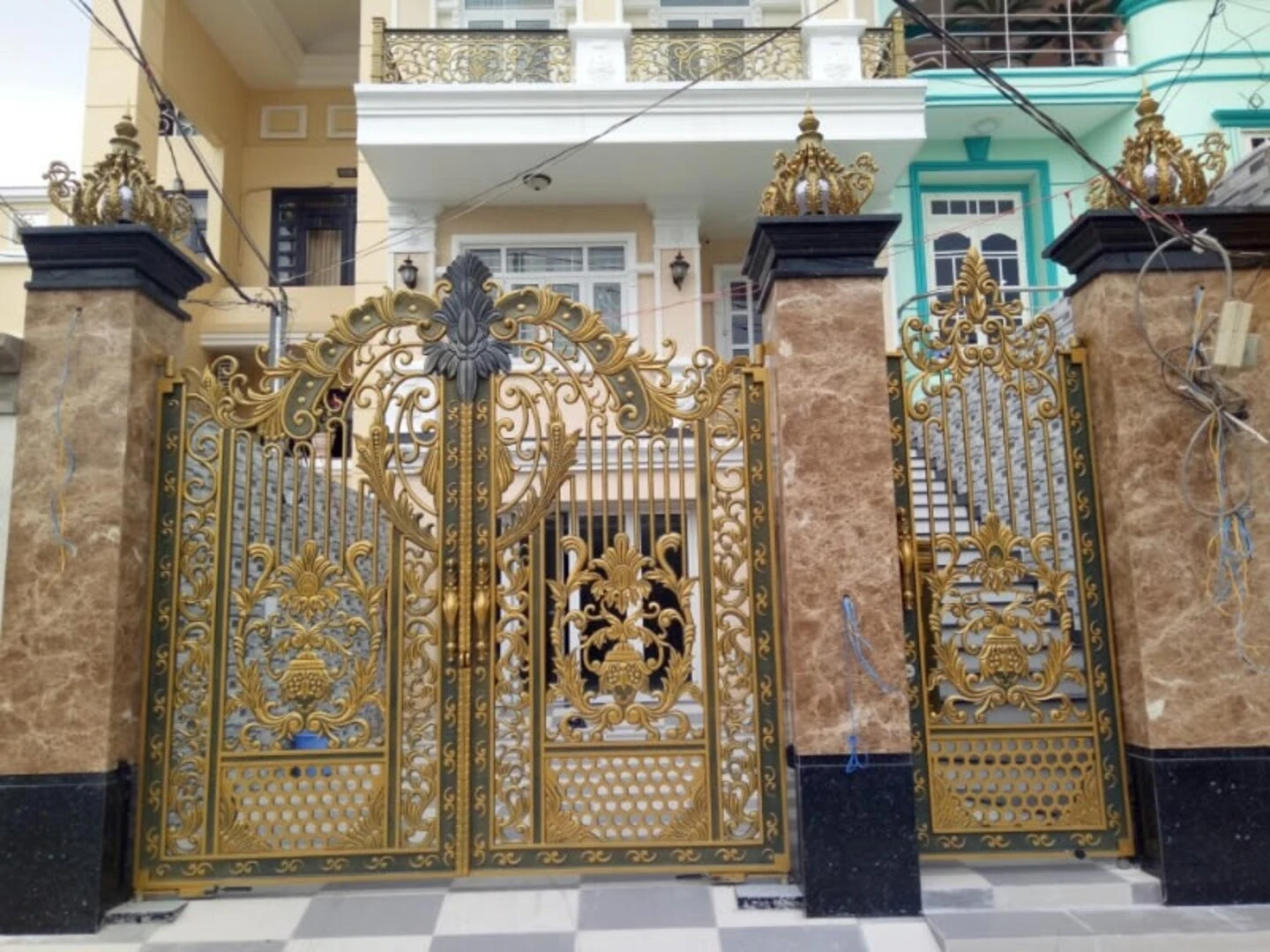 Thiết kế gạch ốp đá màu đen