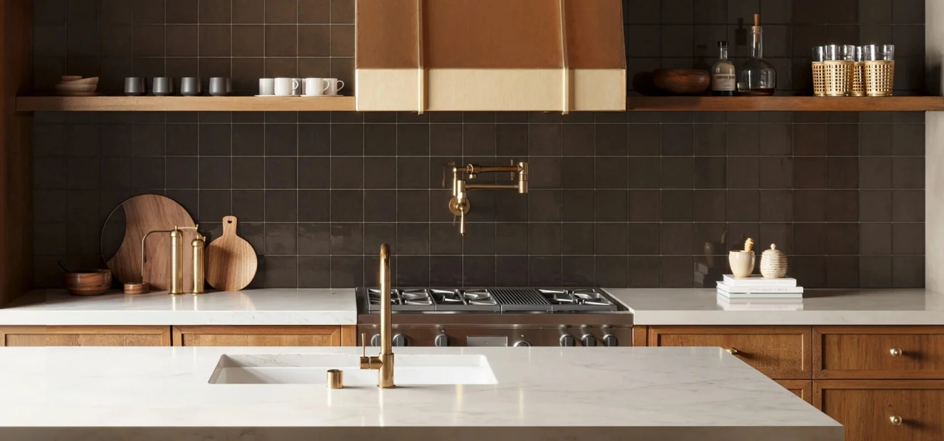 Phối màu gạch ốp bếp cho người mệnh Thổ