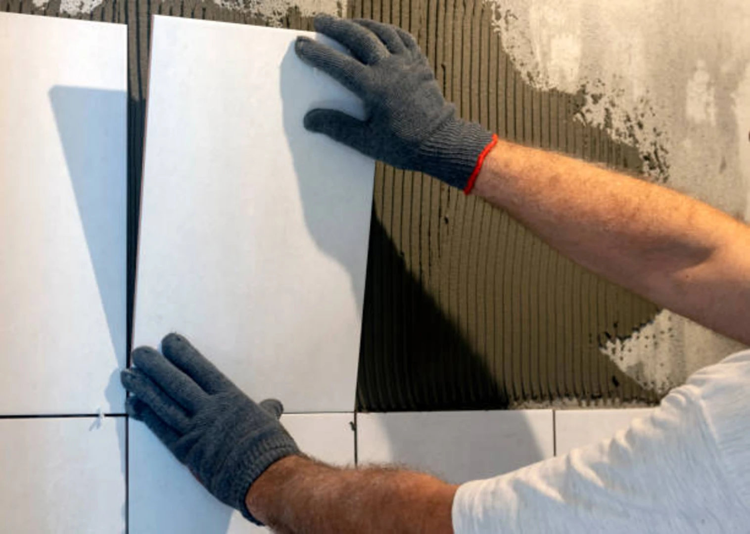 Làm mới tường nhà khi cải tạo nhà cấp 4 chữ L