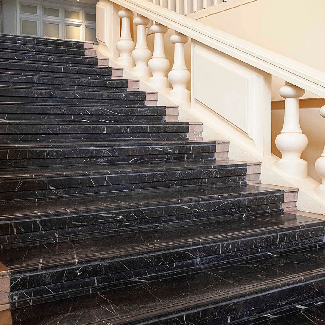 Gạch granite ốp cầu thang