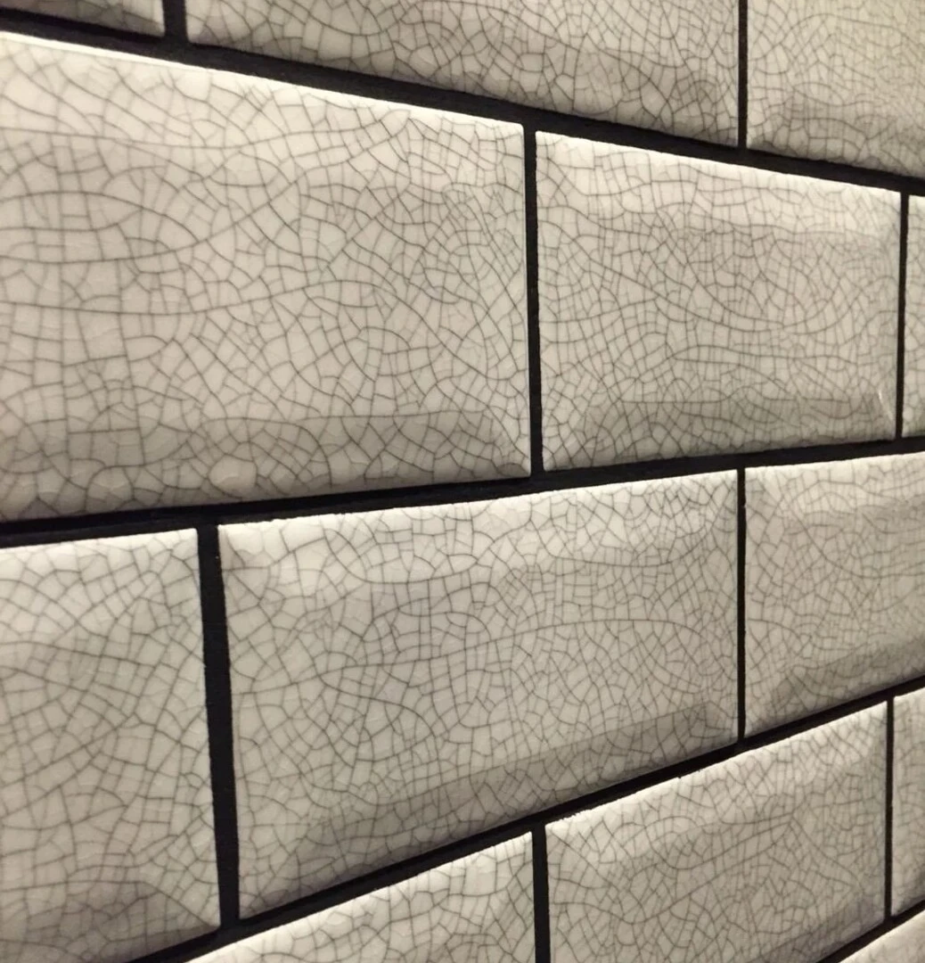 Gạch thẻ ốp tường chất liệu men rạn