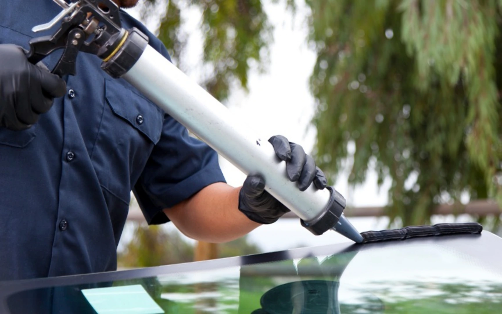 Đặc tính của keo silicon dán kính ô tô