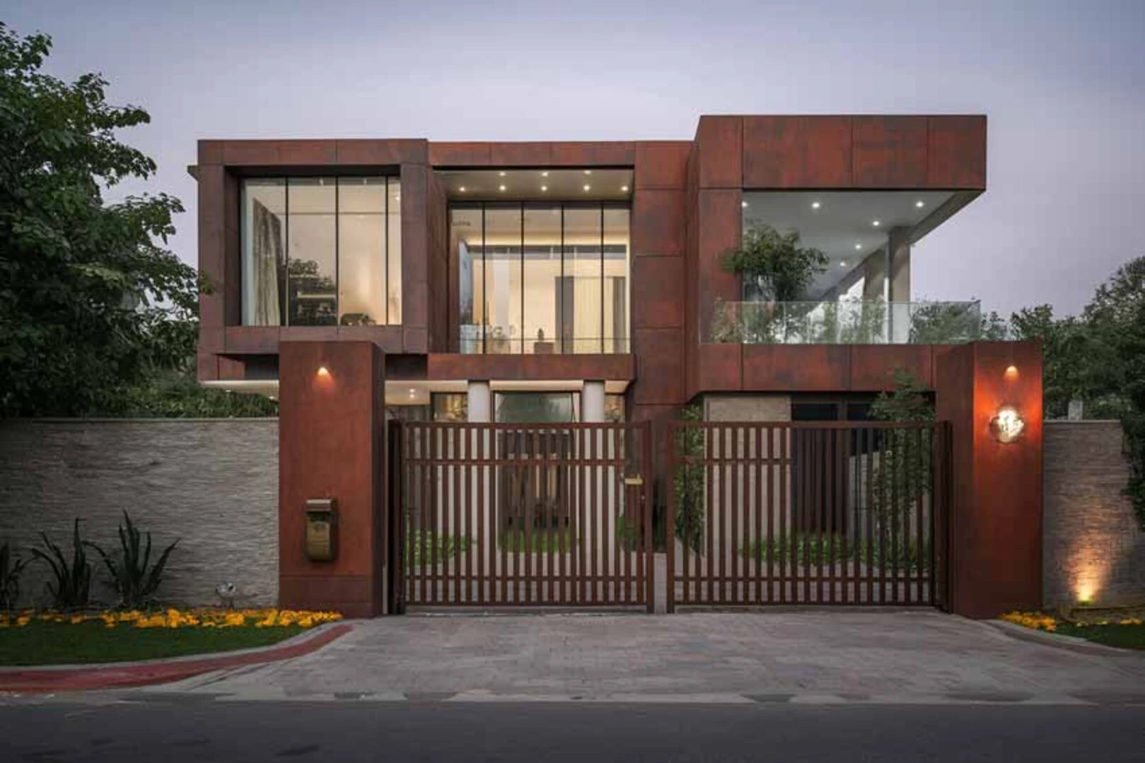 gạch ốp cổng hàng rào