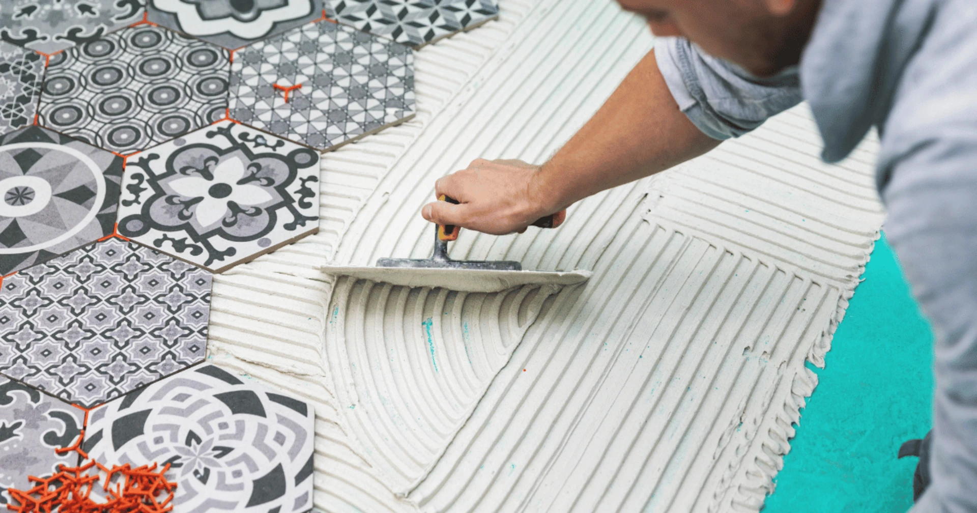 Ưu và nhược điểm chính của keo dán gạch màu trắng