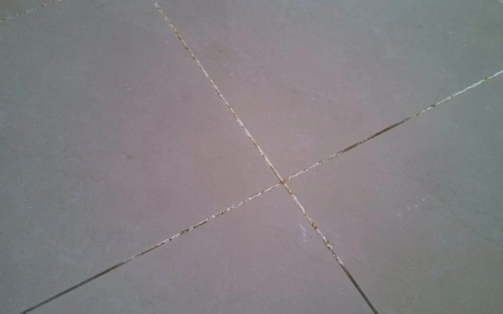 Nguyên nhân khiến ron gạch bị đen