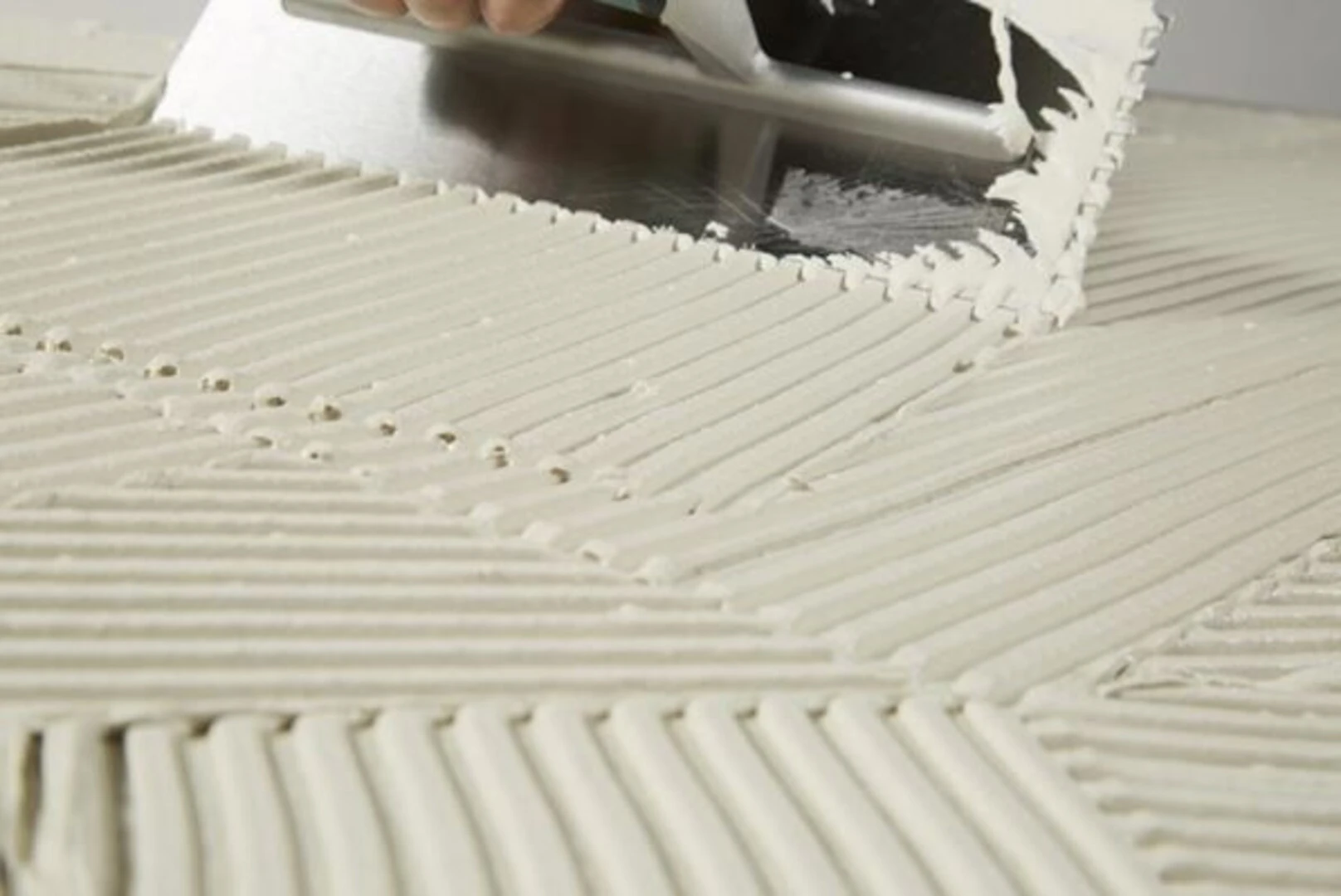 Xem xét ưu điểm khi tìm mua kia keo dán gạch