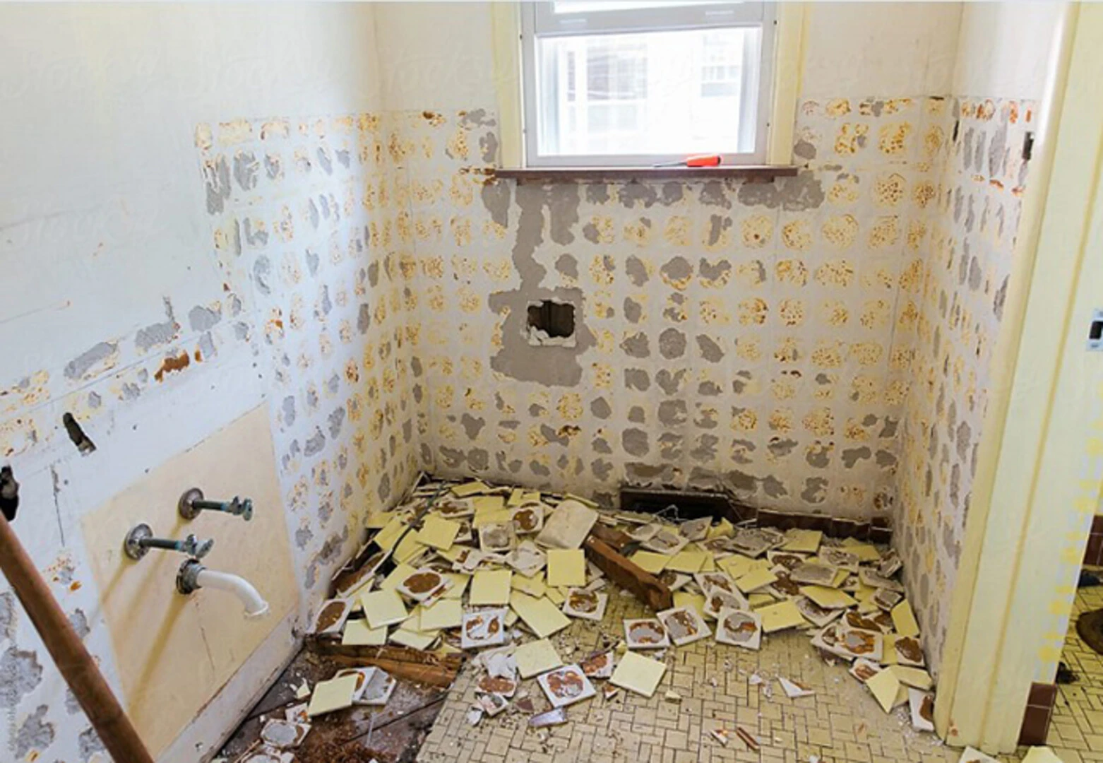 Không chỉ cần chọn gạch chất lượng mà gia chủ cũng cần biết cạc thay gạch ốp tường đúng kỹ thuật 