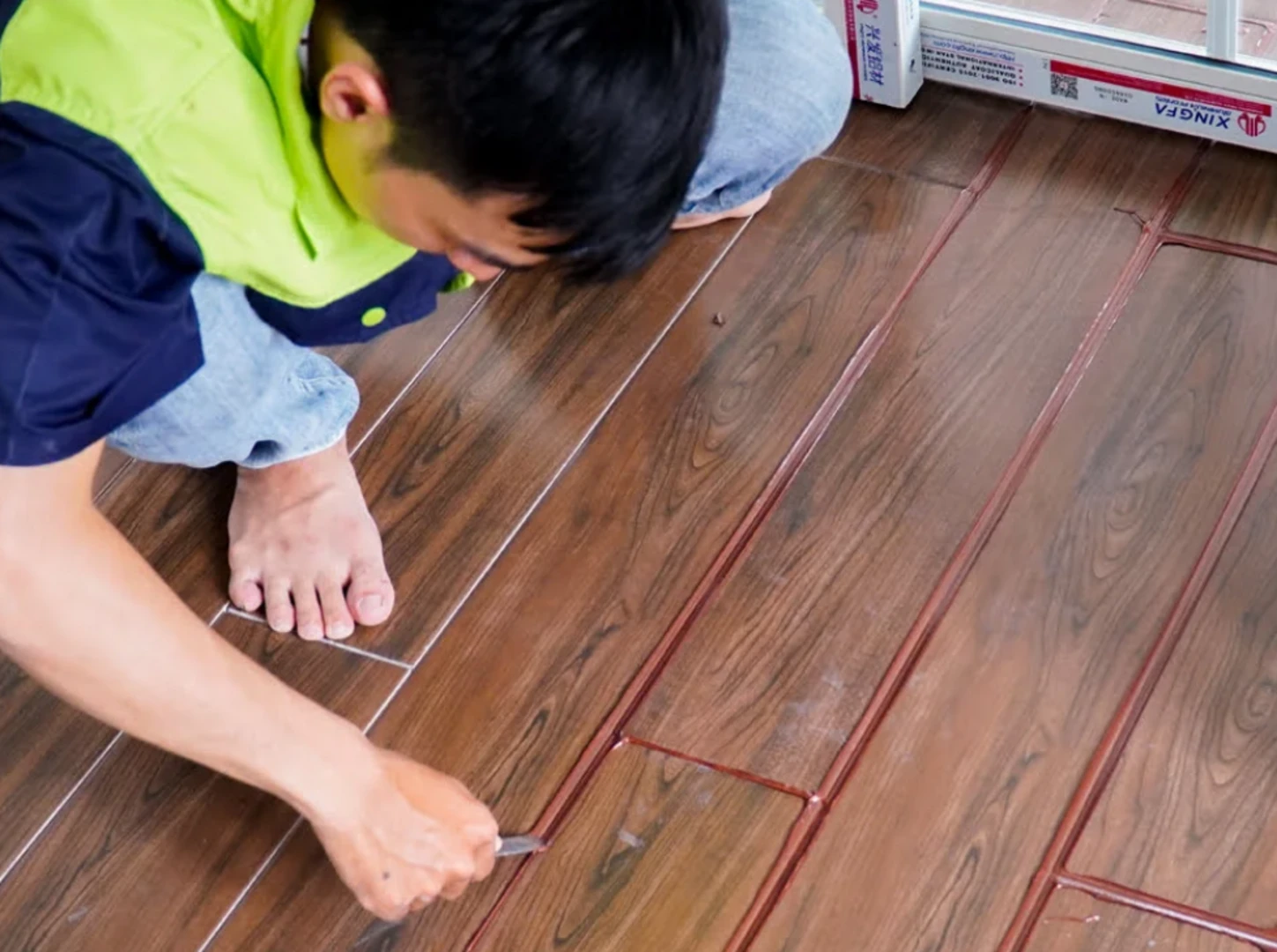 Keo chà ron giả gỗ là vật liệu chuyên dụng cho gạch giả gỗ